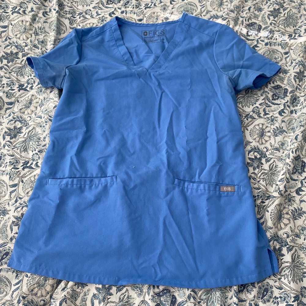 Casma Three-Pocket Scrub Top